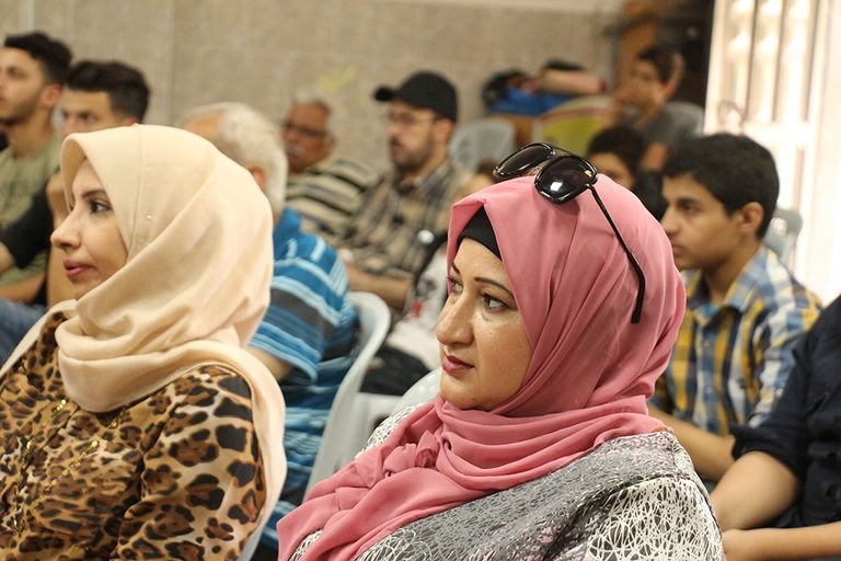 مشهد من مسرحية "ارجموا مريم"