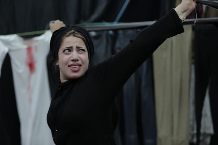 مشهد من مسرحية "ارجموا مريم"