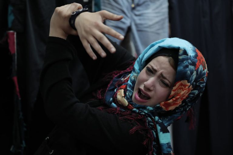 مشهد من مسرحية "ارجموا مريم"