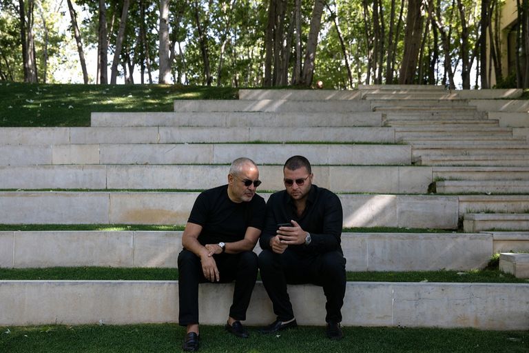 دار أزياء إيلي صعب يخرج من دمار بيروت