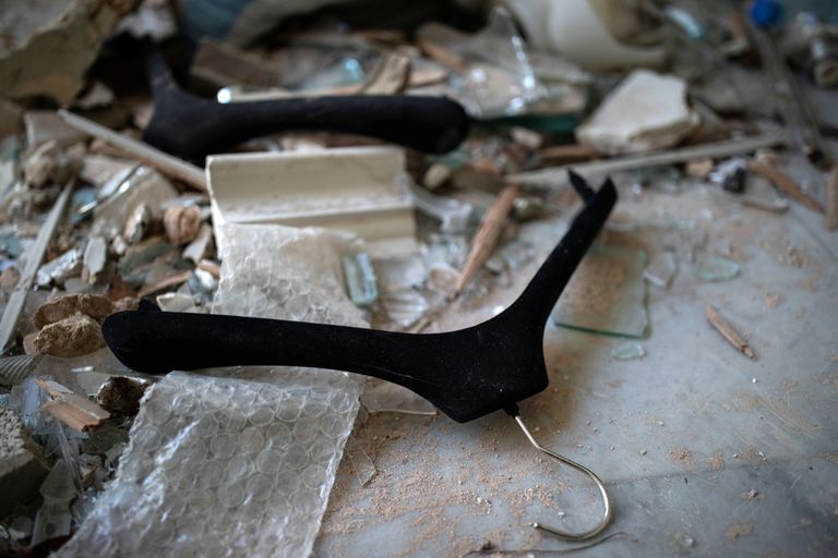 دار أزياء إيلي صعب يخرج من دمار بيروت