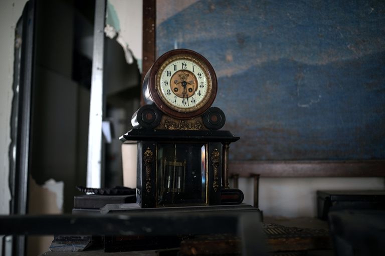 دار أزياء إيلي صعب يخرج من دمار بيروت