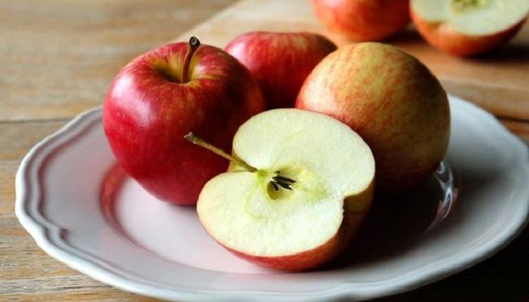 التفاح يتمتع بفوائد عديدة إلا أنه يجب عدم الإفراط في استهلاكه