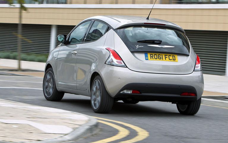 طراز كرايسلر Ypsilon  طراز أودي A2