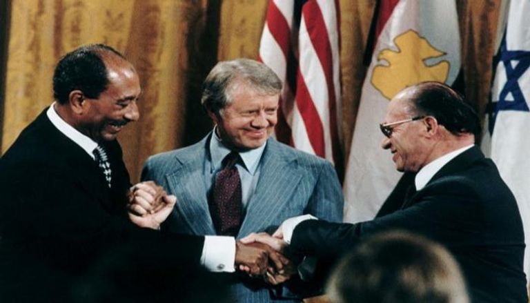 لحظة توقيع معاهدة السلام بين مصر وإسرائيل- أرشيفية