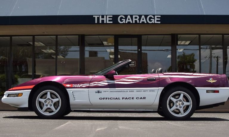 طراز كورفيت Z06 في المقدمة