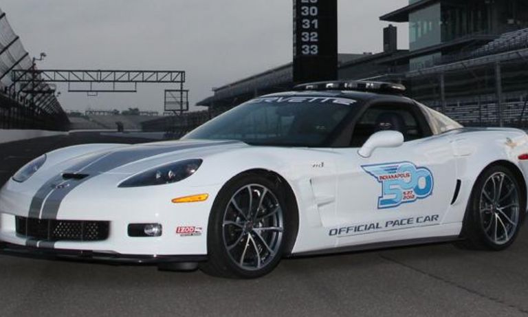 طراز كورفيت Z06 في المقدمة