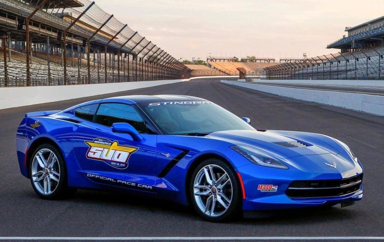 طراز كورفيت Z06 في المقدمة