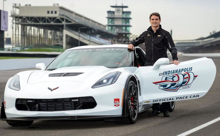 طراز كورفيت Z06 في المقدمة