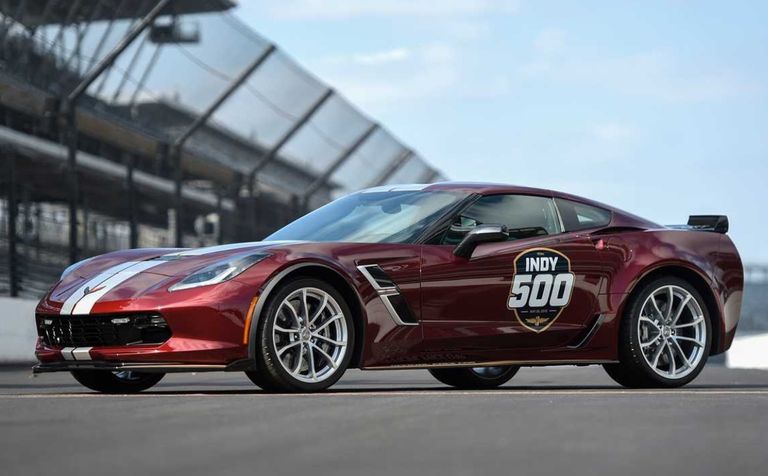 طراز كورفيت Z06 في المقدمة