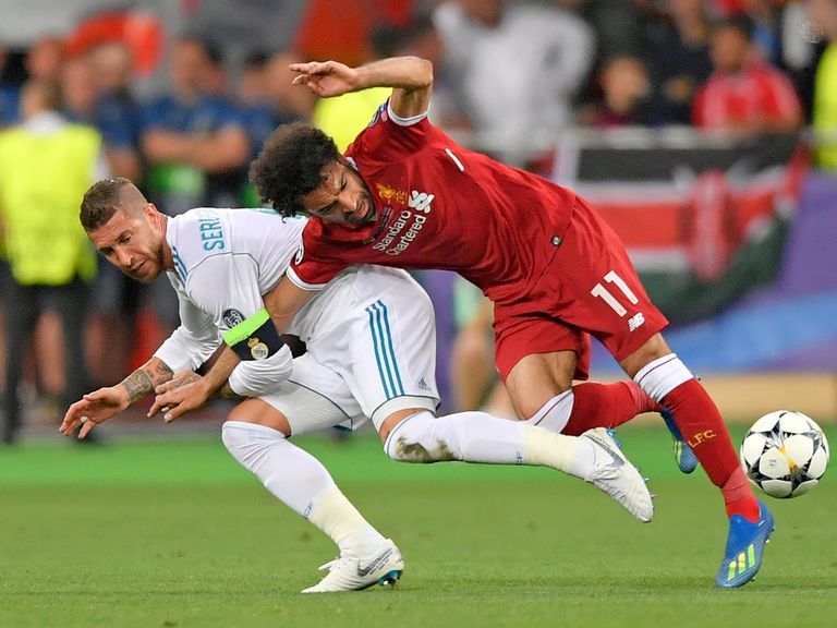 سيرخيو راموس ومحمد صلاح ديان لوفرين مدافع ليفربول السابق