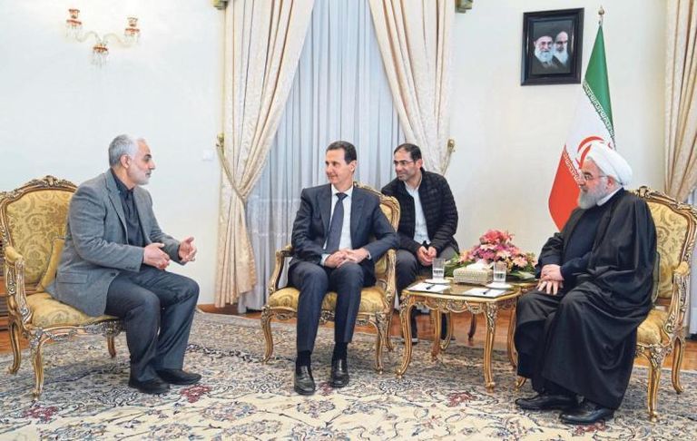 قصير يجلس بين روحاني والأسد بحضور سليماني صورة تداولها نشطاء تربط بين حزب الله وانفجار بيروت