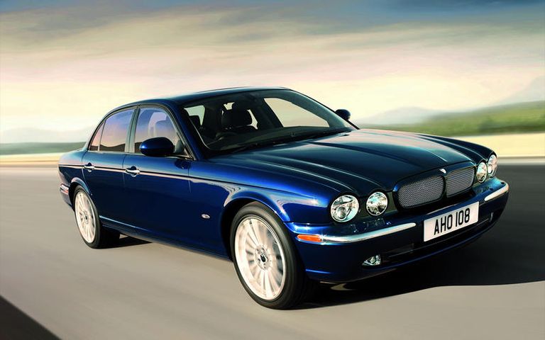 سيارة أستون مارتن DB7