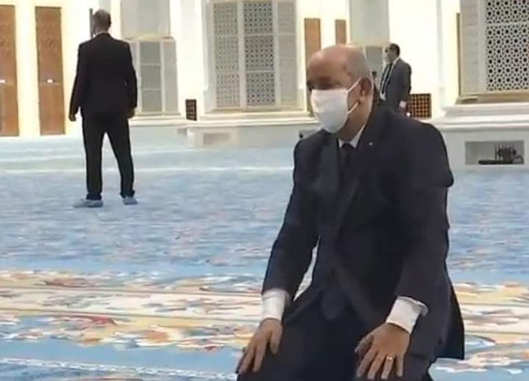 الرئيس الجزائري يصلي ركعتين في المسجد الأعظم مسجد الجزائر الأعظم - أرشيفية