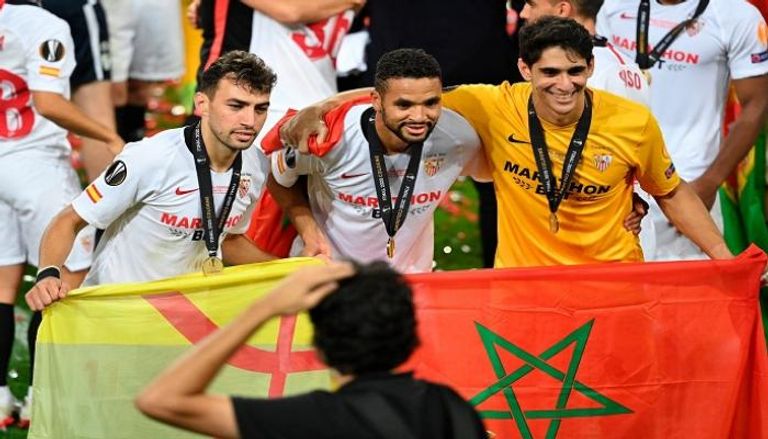 بونو والحدادي والنصيري.. مغاربة إشبيلية أبطال الدوري الأوروبي