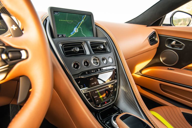 طراز أستون مارتن DB11