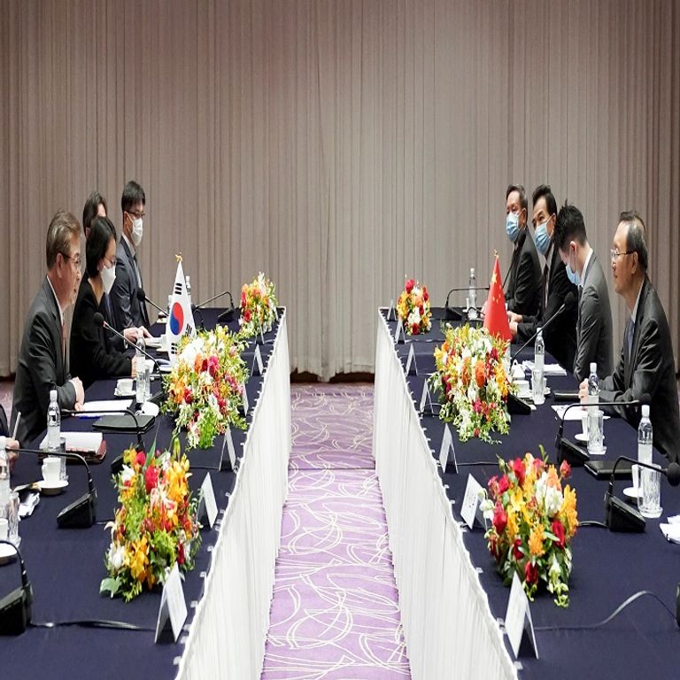  مسؤولان من كوريا الجنوبية والصين في بوسان