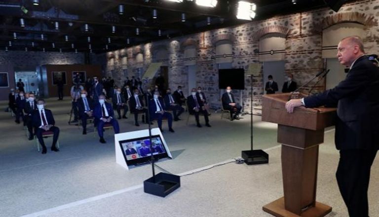 أردوغان خلال إعلان اكتشاف حقل الغاز الطبيعي - رويترز