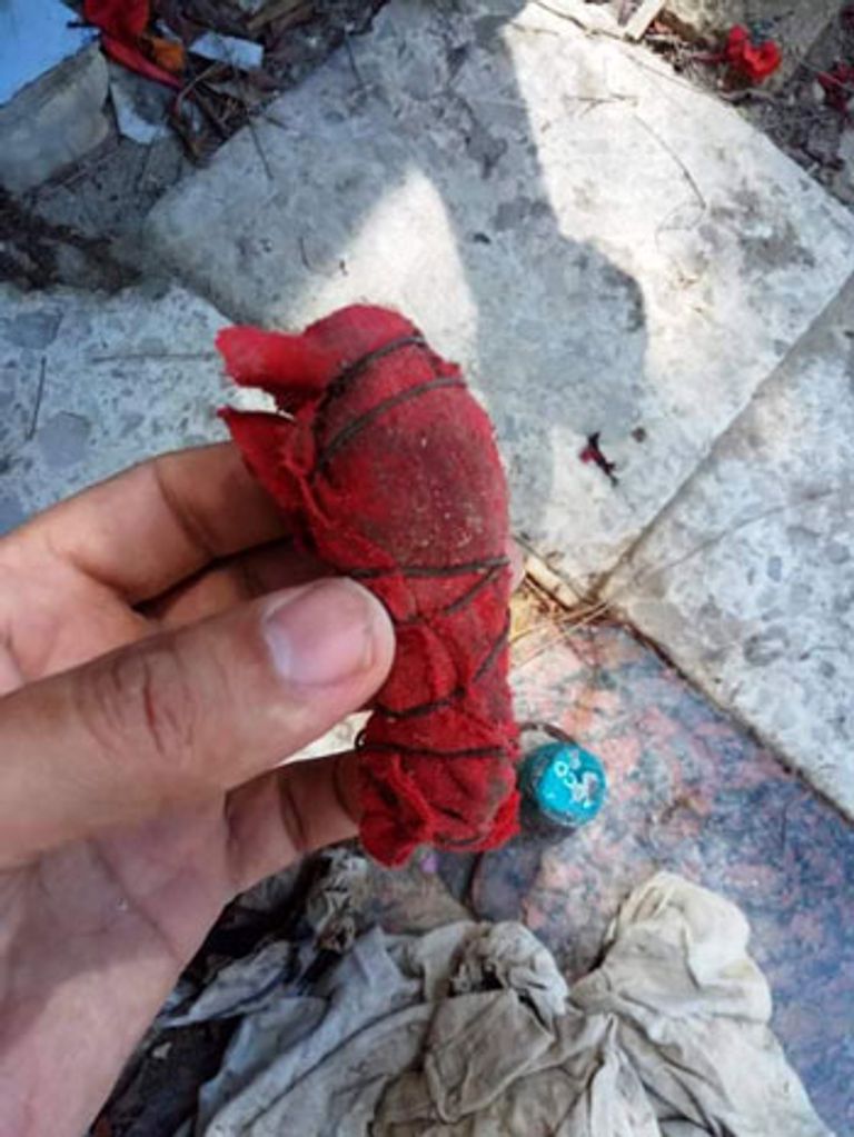 جانب من أعمال السحر التي عثر عليها بالمقابر في مصر