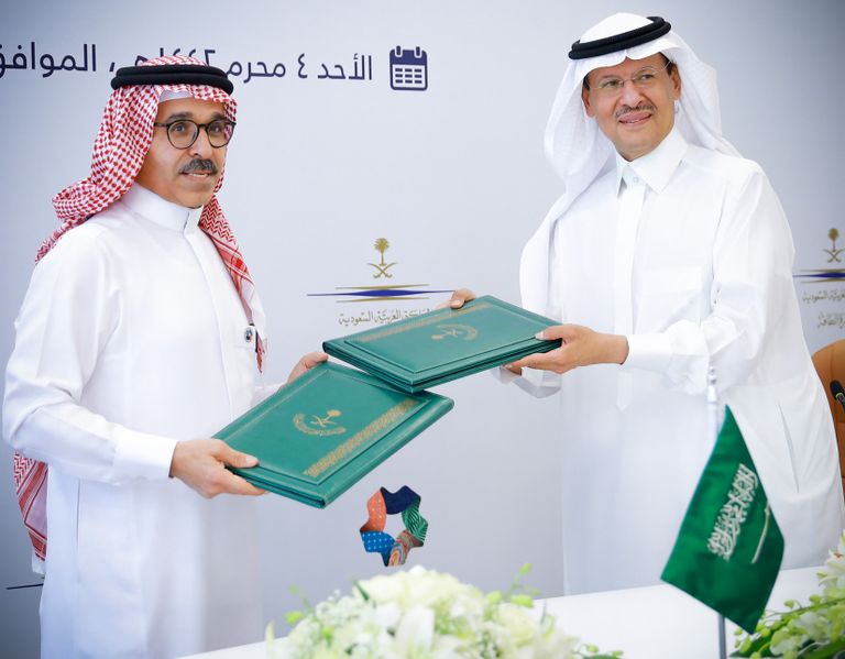 توقيع مذكرة تفاهم بين وزارة الطاقة السعودية وشركة نيوم توقيع مذكرة تفاهم بين وزارة الطاقة السعودية وشركة نيوم