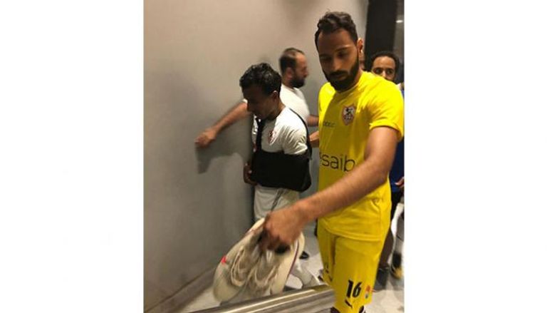  لاعب نادي الزمالك المصري محمد عبدالشافي بعد إصابته بكسر الترقوة