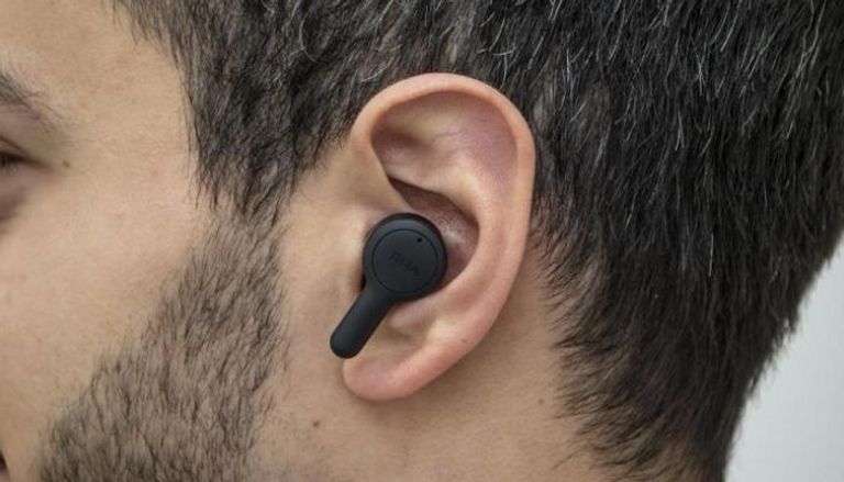 سماعات الأذن اللاسلكية تصيب الدماغ بمرض خطير
