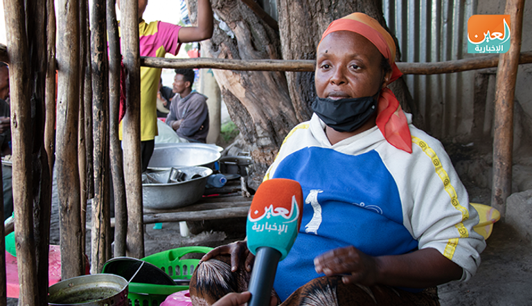 شباب يتناولون وجبة "دي ماتيو" في مطعم شعبي بمدينة أواسا جنوبي إثيوبيا