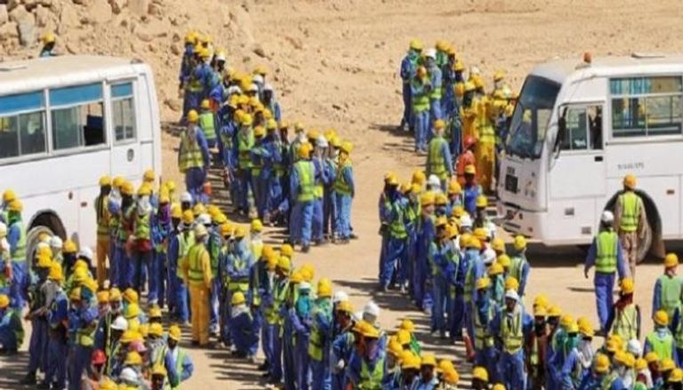 عمالة مونديال 2022 بقطر تواجه ظروفا معيشية قاسية