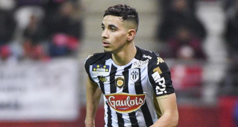 الجزائري ريان آيت نوري لاعب فريق أونجي الفرنسي رونالد كومان مدرب برشلونة الجديد