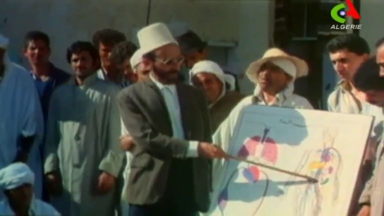 الفنان الجزائري عثمان عريوات في أحد أعماله الكوميدية - أرشيفية الفنان الجزائري عثمان عريوات في أحد أعماله الكوميدية - أرشيفية