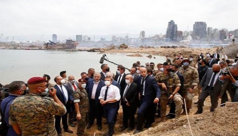 الرئيس الفرنسي إيمانويل ماكرون خلال زيارته لمرفأ بيروت - أ.ف.ب