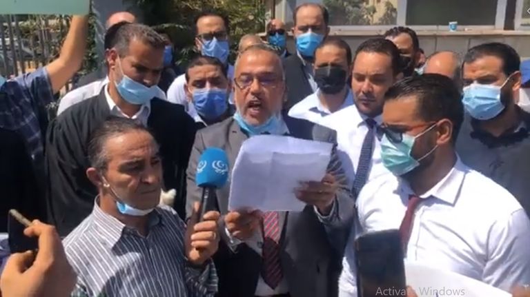 مظاهرات لمحامين ليبيين ضد السراج أمام مجمع المحاكم