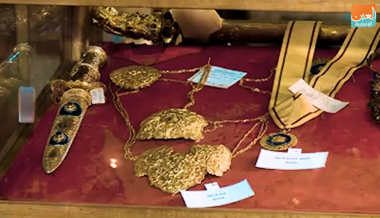 مقتنيات ذهبية داخل قصر "جوبلي الوطني" للإمبراطور هيلا سيلاسي، وسط العاصمة الإثيوبية أديس أبابا