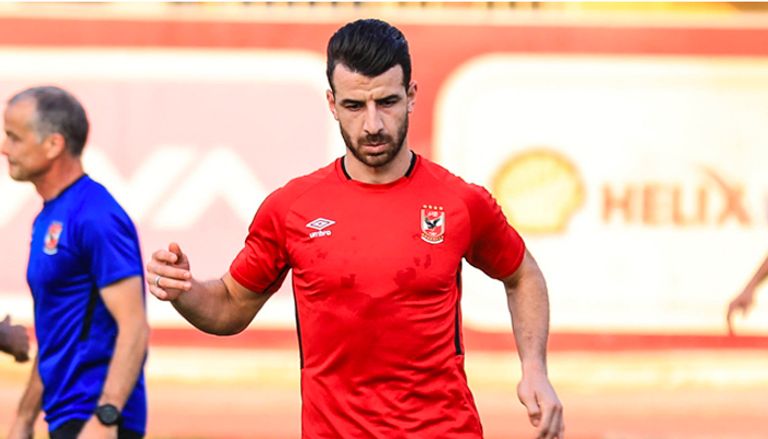 محمود متولي مدافع الأهلي المصري محمود الخطيب رئيس الأهلي المصري