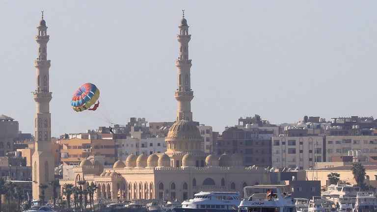 المساجد المصرية تستقبل المصلين مجددا لأداء صلاة الجمعة