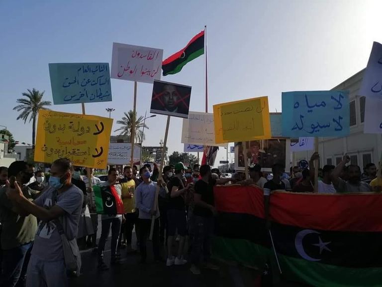 متظاهرون في العاصمة الليبية طرابلس مظاهرات في العاصمة الليبية ضد حكومة السراج