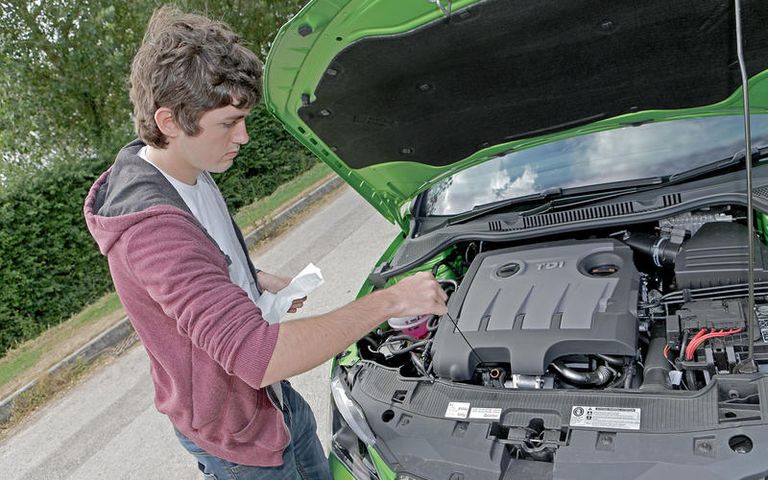 كشف دوري على السيارة مكابح السيارات