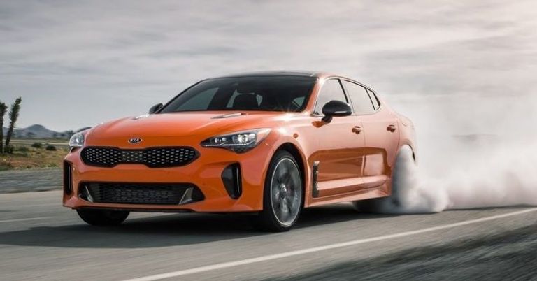 طراز كيا Stinger GTS طراز فولكسفاجن Passat R-Line