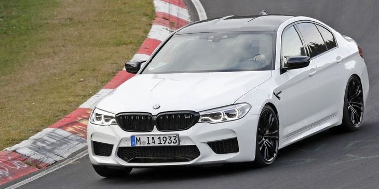 طراز بي إم دبليو M5 CS طراز فولكسفاجن Passat R-Line