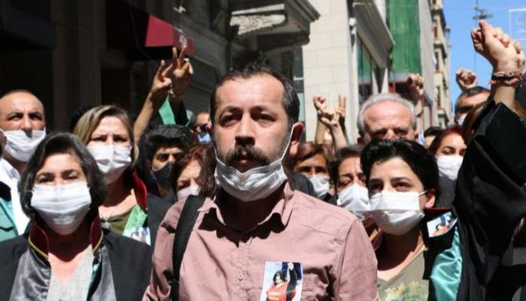 جانب من المظاهرات المنددة بوفاة المحامية بسجون أردوغان