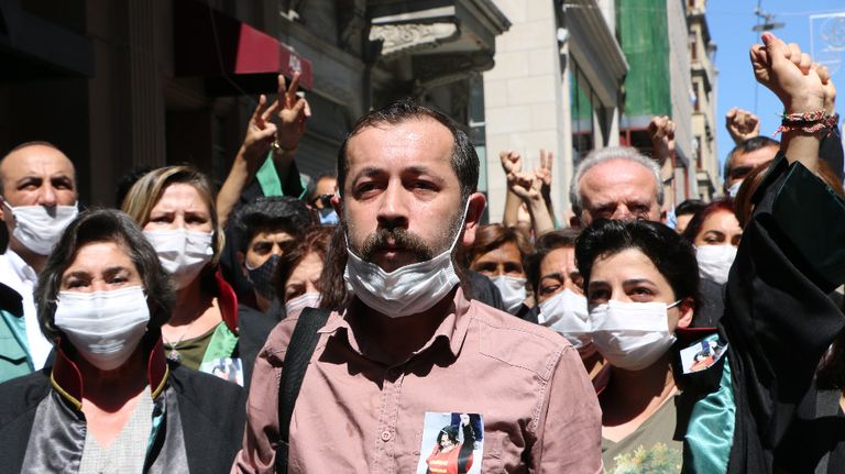 جانب من المظاهرات أمام نقابة المحامين بإسطنبول