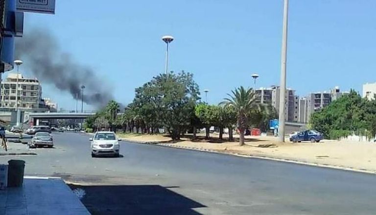 أعمدة من الدخان تتصاعد بشوارع طرابلس إثر تصدي المليشيات للمتظاهرين