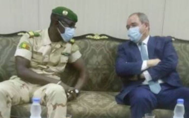 لقاء وزير الخارجية الجزائري مع أعضاء المجلس العسكري في مالي