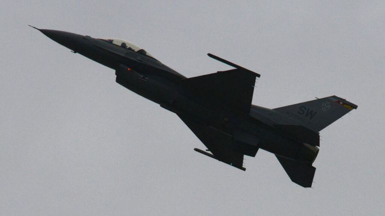 مقاتلة إف-16 من طراز فالكون الأمريكية