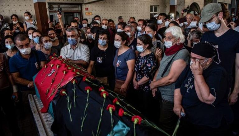 جانب من مراسم تشييع جثمان المحامية التركية إيبرو تيمتيك - الفرنسية