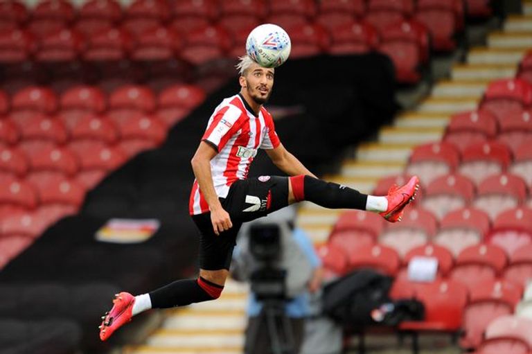 الجزائري سعيد بن رحمة لاعب برينتفورد الإنجليزي