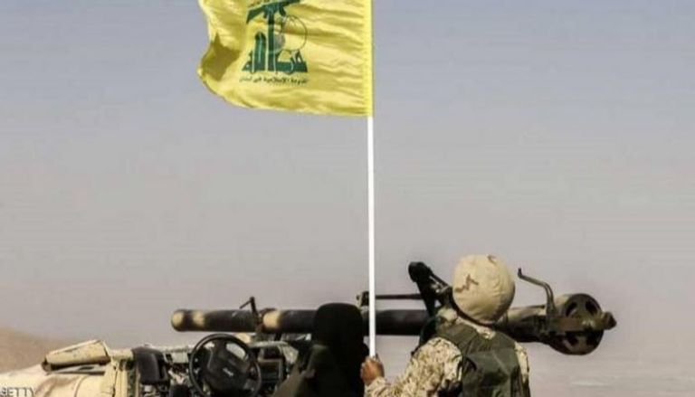 مسلح يرفع راية حزب الله - أرشيفية