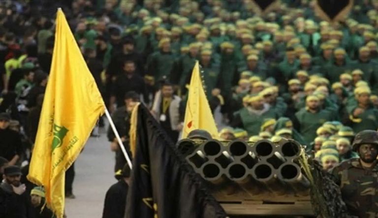 مسلح يرفع راية حزب الله - أرشيفية