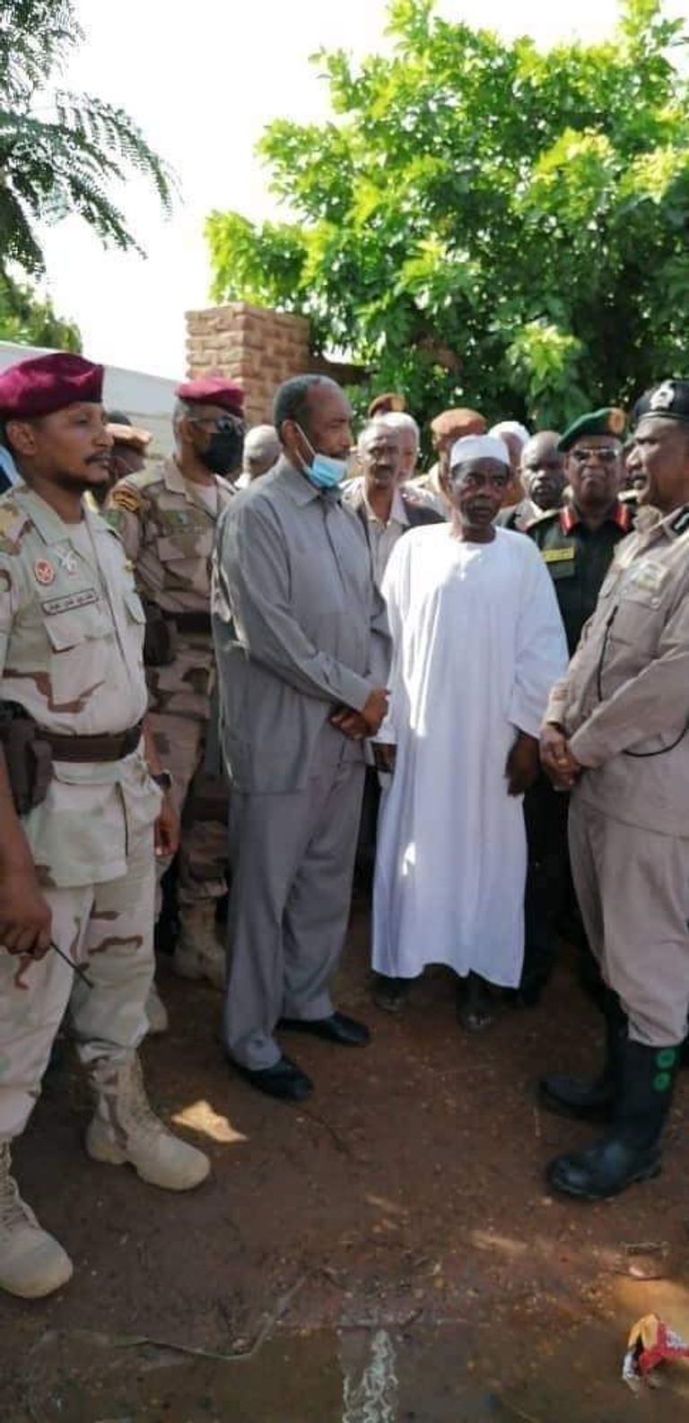 البرهان يوجه بإنشاء غرفة طوارئ لمساعدة المتضررين بالسيول