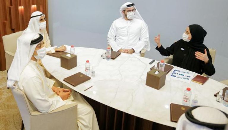 الشيخ محمد بن راشد يطلع على خطط عمل حكومة دولة الإمارات 